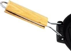 Poêle à Griller Klarstein Retinta - Poêle à Frire - Poêle à Steak - Fonte Avec Manche En Bois Rabattable - Surface De Rôtissage Nervurée -Chauffe Soldes 1200x873